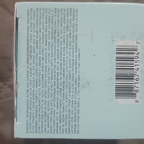 Estee Lauder - Picture 2 of 3